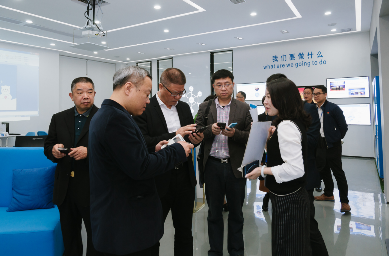 晋江市人大考察团到访健客东莞商改基地展示厅